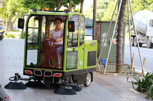 驾驶式扫地车 驾驶式扫地车