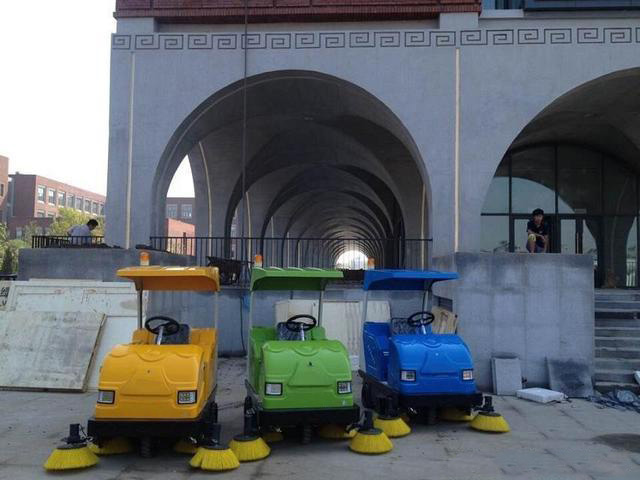 扫地车 扫地车