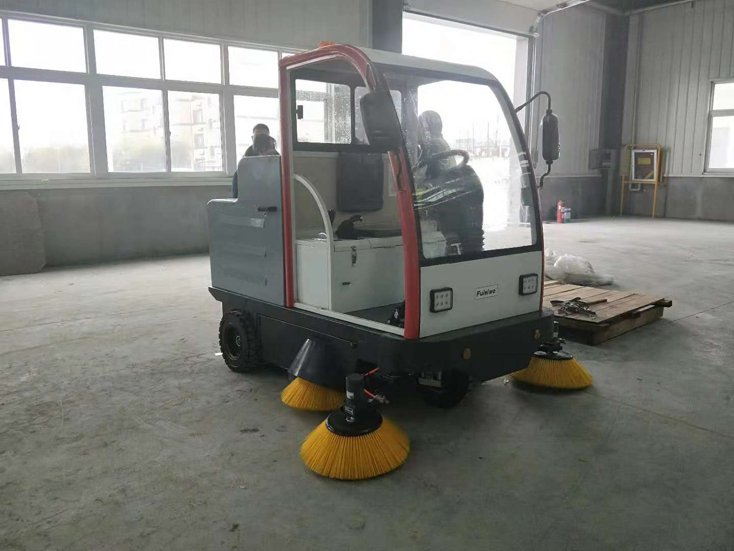 驾驶式扫地机 驾驶式扫地机