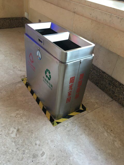 订制青岛火车站不锈钢垃圾桶