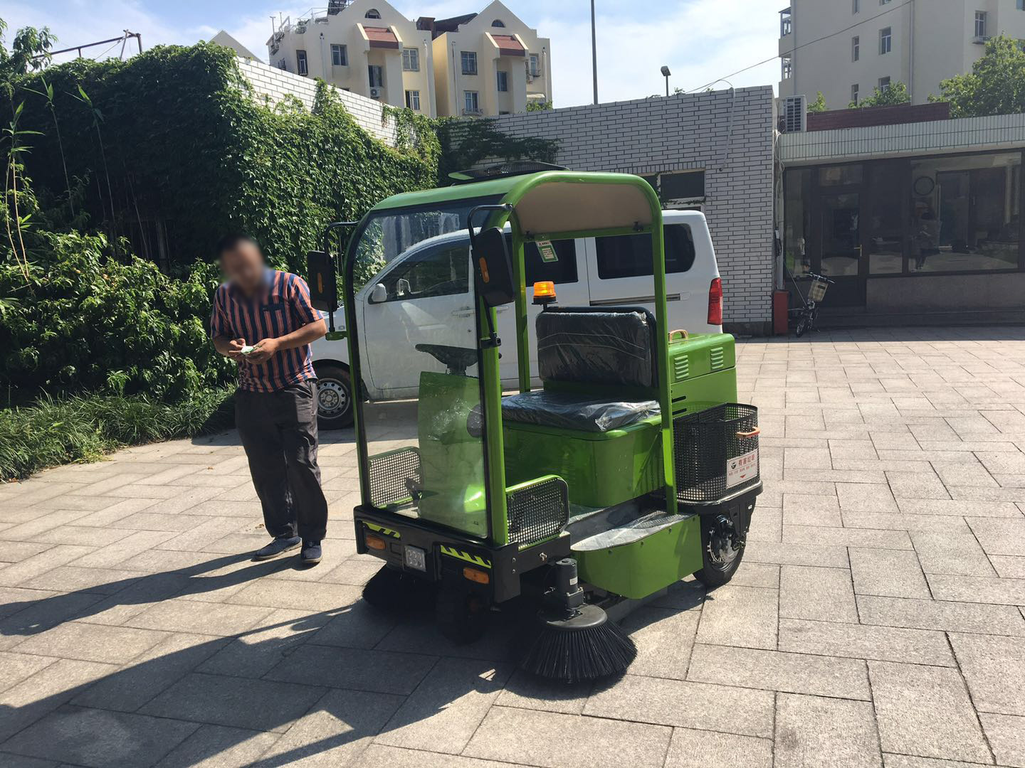 扫地车 扫地车