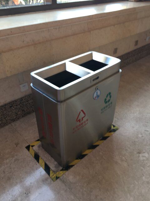 订制青岛火车站不锈钢垃圾桶